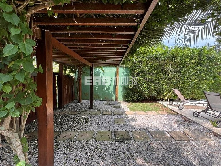 Casa em Itamambuca, com piscina, a apenas 60m da praia