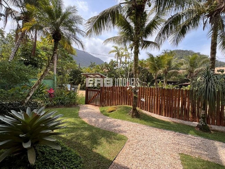 Casa em Itamambuca, com piscina, a apenas 60m da praia