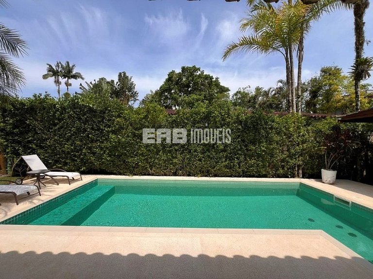 Casa em Itamambuca, com piscina, a apenas 60m da praia