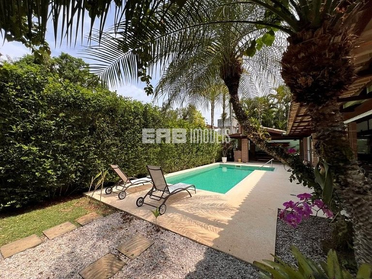 Casa em Itamambuca, com piscina, a apenas 60m da praia