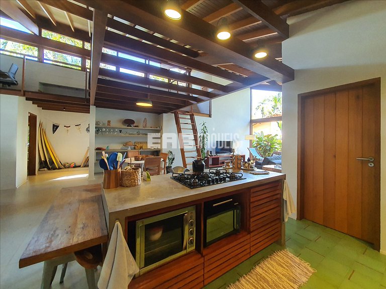 Casa charmosa em Itamambuca, rodeada de verde