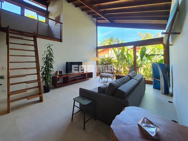 Casa charmosa em Itamambuca, rodeada de verde