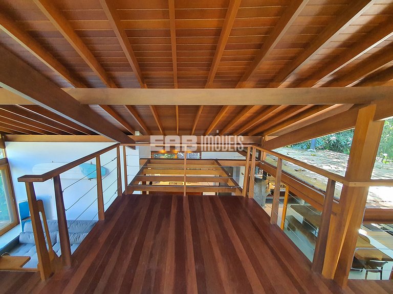 Casa charmosa em Itamambuca, rodeada de verde