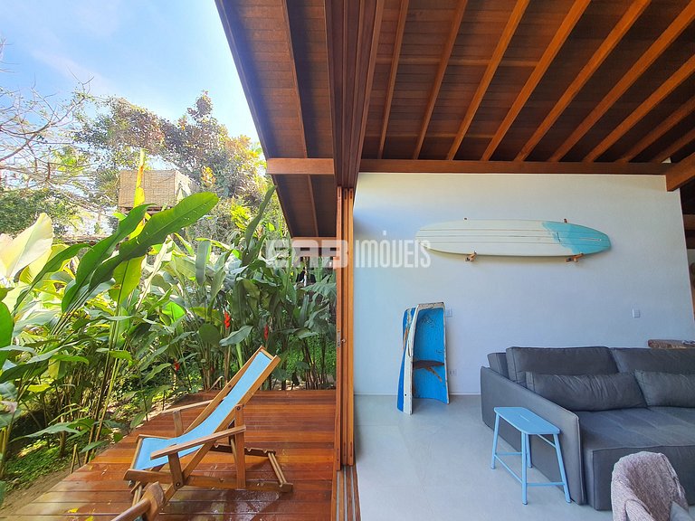 Casa charmosa em Itamambuca, rodeada de verde