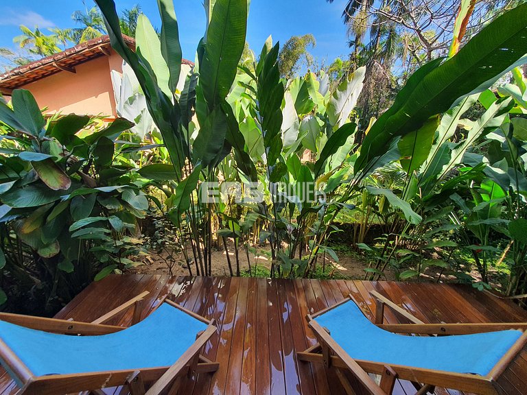 Casa charmosa em Itamambuca, rodeada de verde