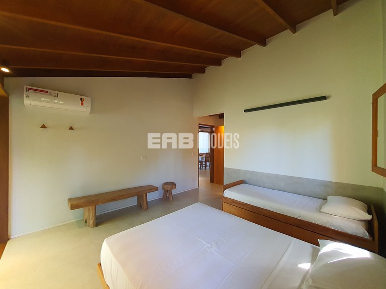 Casa charmosa em Itamambuca, rodeada de verde