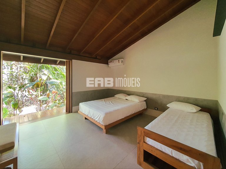 Casa charmosa em Itamambuca, rodeada de verde