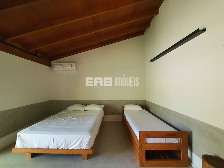 Casa charmosa em Itamambuca, rodeada de verde