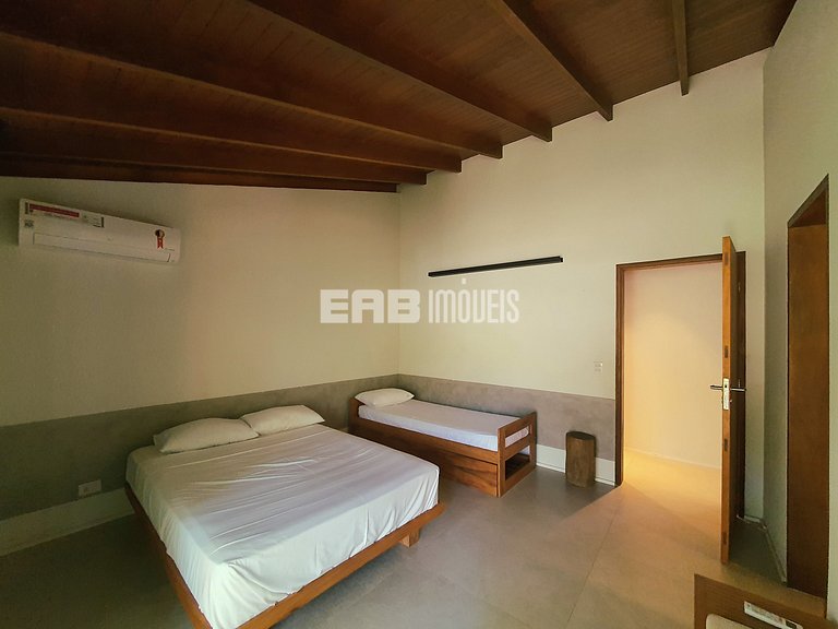 Casa charmosa em Itamambuca, rodeada de verde