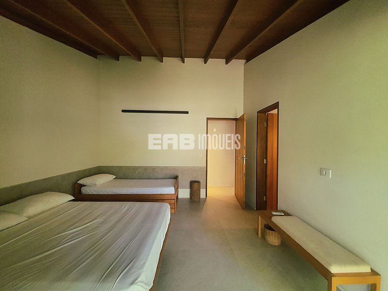 Casa charmosa em Itamambuca, rodeada de verde