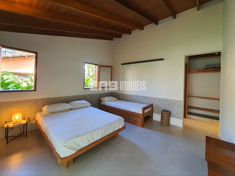 Casa charmosa em Itamambuca, rodeada de verde