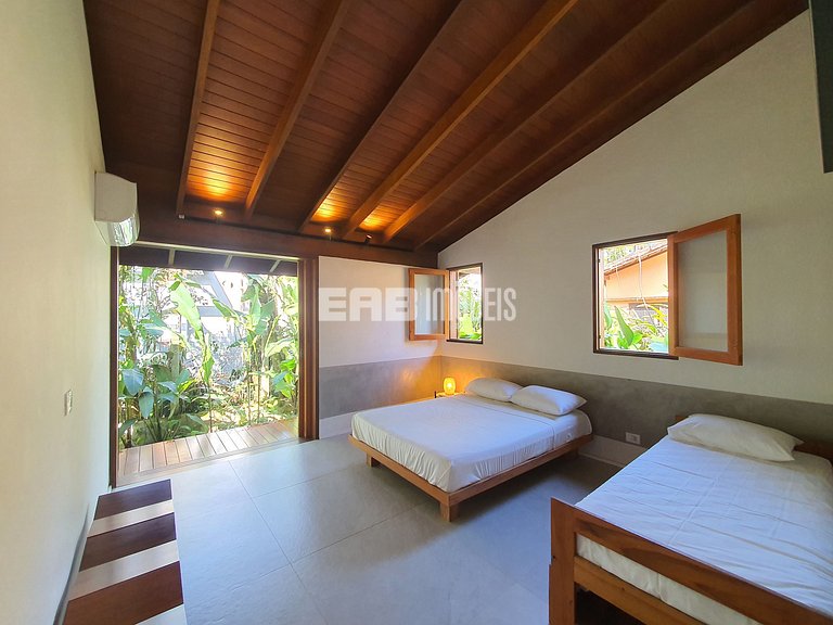 Casa charmosa em Itamambuca, rodeada de verde