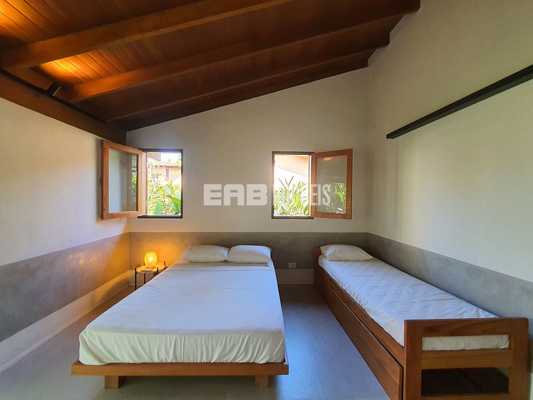 Casa charmosa em Itamambuca, rodeada de verde