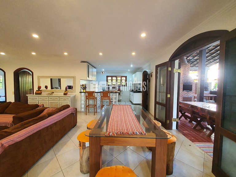 Casa com piscina para locação de temporada em Itamambuca, Ub