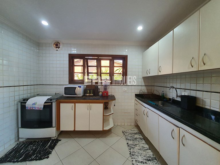 Casa com piscina para locação de temporada em Itamambuca, Ub