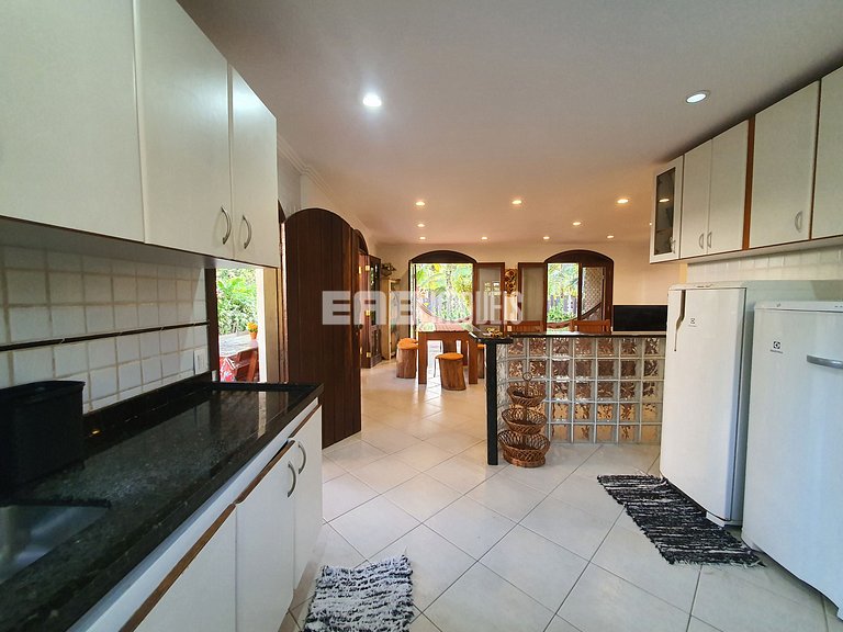 Casa com piscina para locação de temporada em Itamambuca, Ub