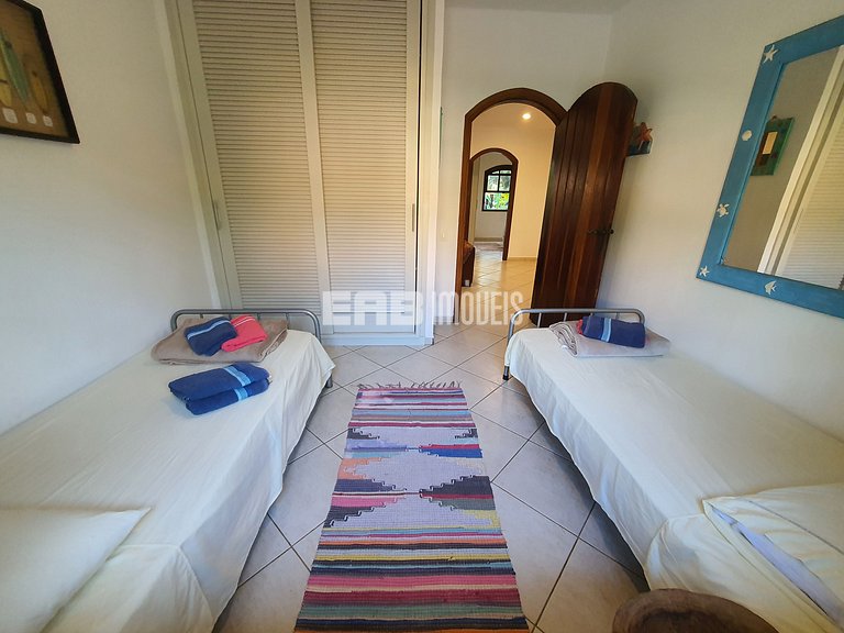 Casa com piscina para locação de temporada em Itamambuca, Ub