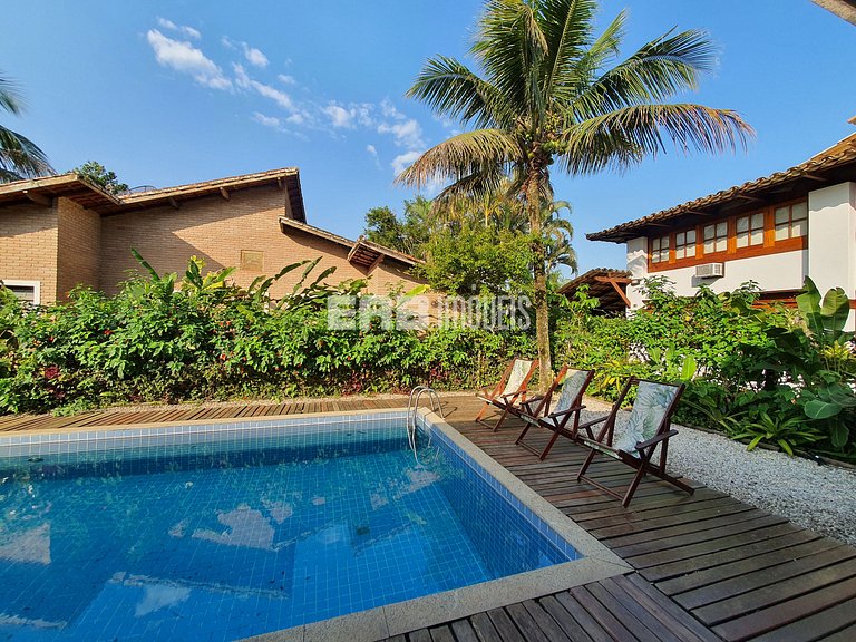 Casa com piscina para locação de temporada em Itamambuca, Ub