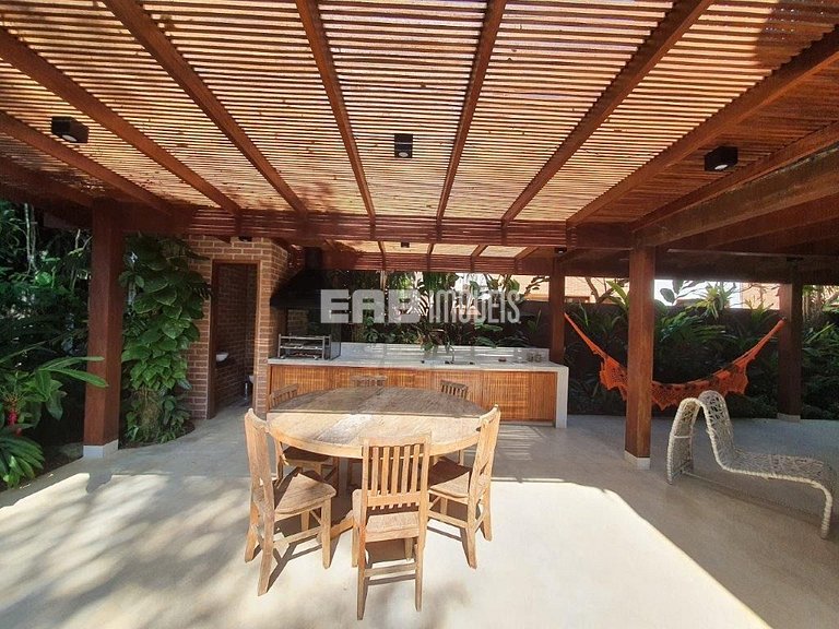 Casa para temporada, com piscina, a poucos metros da praia