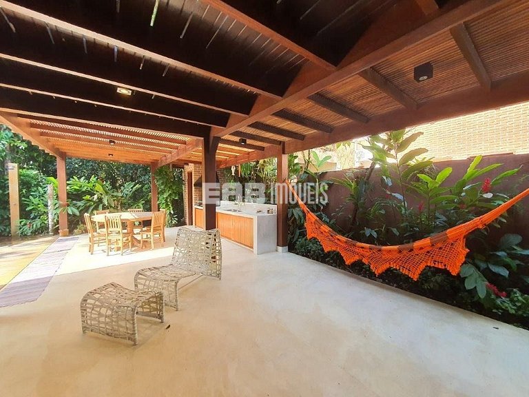 Casa para temporada, com piscina, a poucos metros da praia