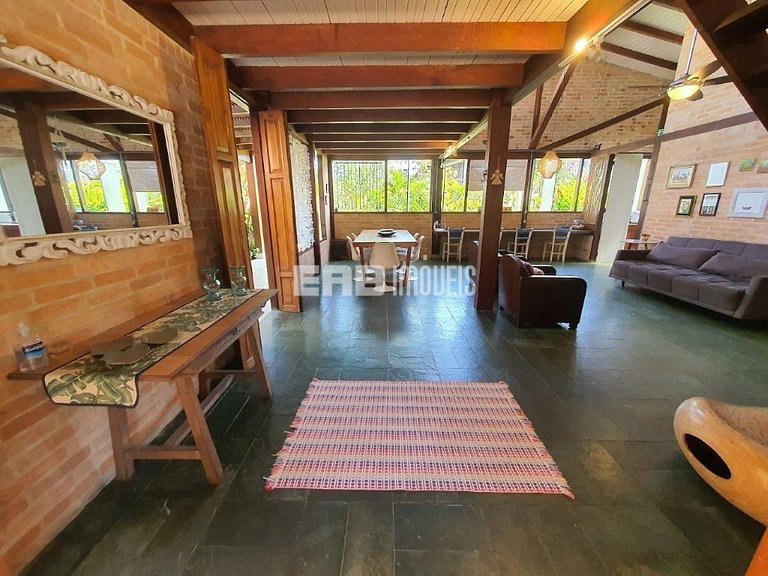 Casa para temporada, com piscina, a poucos metros da praia