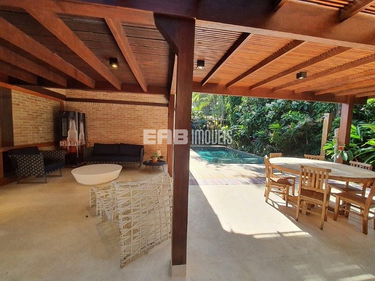 Casa para temporada, com piscina, a poucos metros da praia