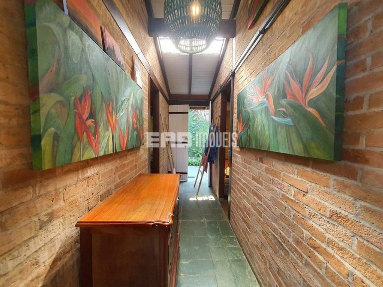 Casa para temporada, com piscina, a poucos metros da praia