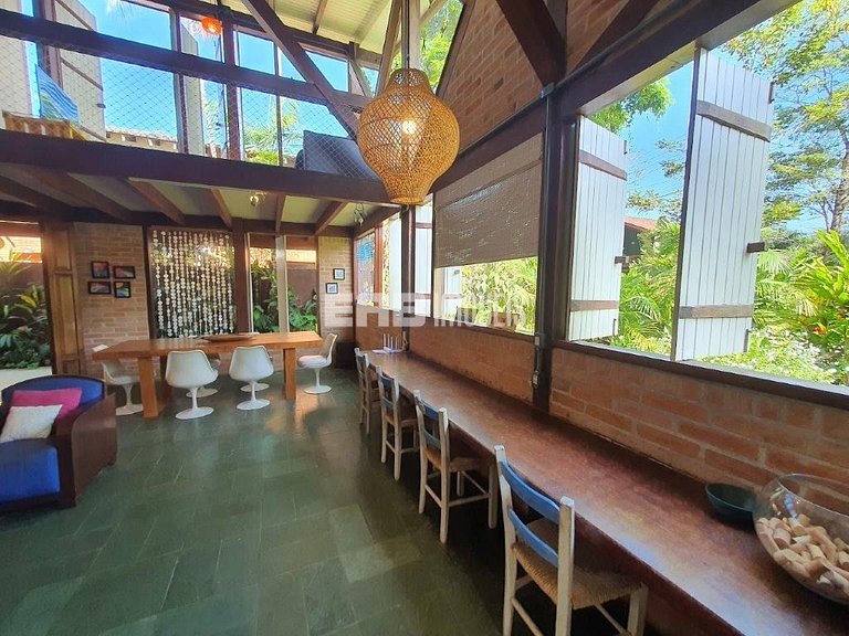 Casa para temporada, com piscina, a poucos metros da praia