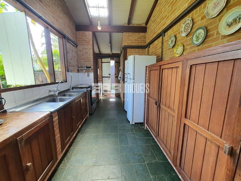 Casa para temporada, com piscina, a poucos metros da praia