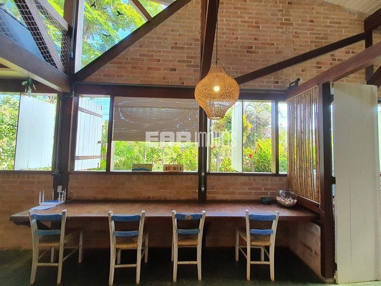 Casa para temporada, com piscina, a poucos metros da praia