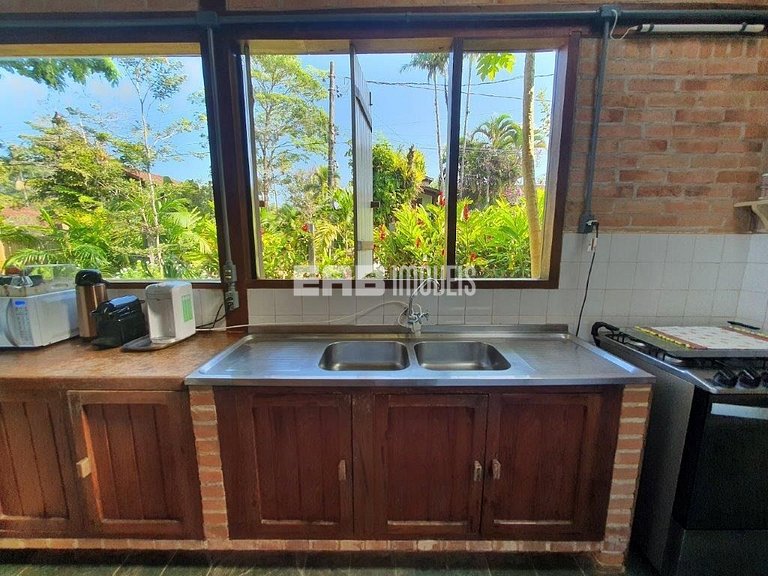 Casa para temporada, com piscina, a poucos metros da praia