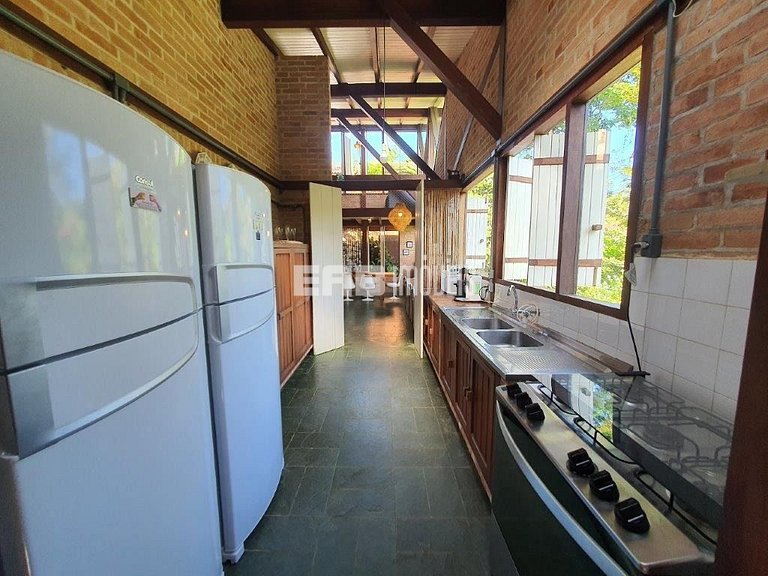 Casa para temporada, com piscina, a poucos metros da praia