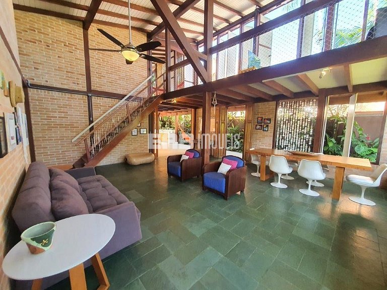 Casa para temporada, com piscina, a poucos metros da praia