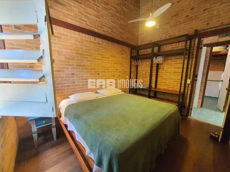 Casa para temporada, com piscina, a poucos metros da praia