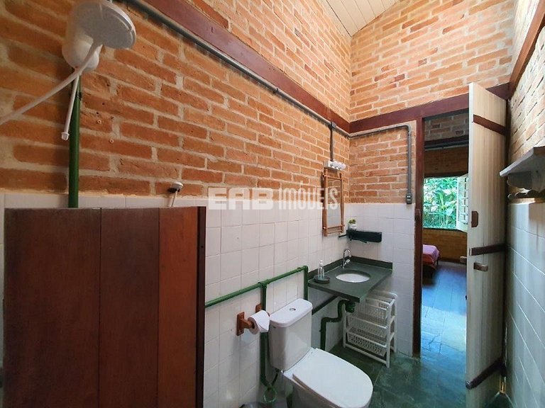 Casa para temporada, com piscina, a poucos metros da praia