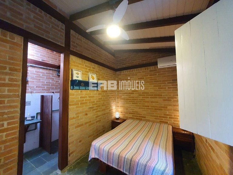 Casa para temporada, com piscina, a poucos metros da praia