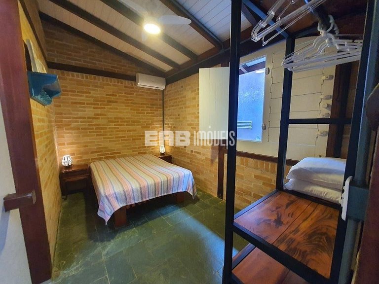 Casa para temporada, com piscina, a poucos metros da praia