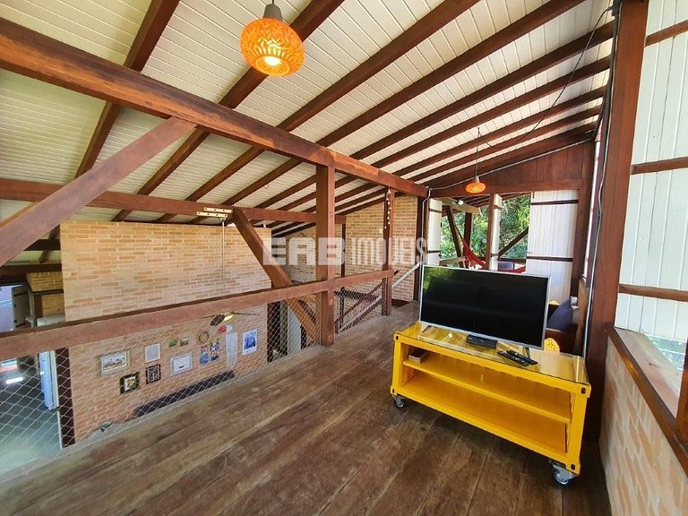 Casa para temporada, com piscina, a poucos metros da praia