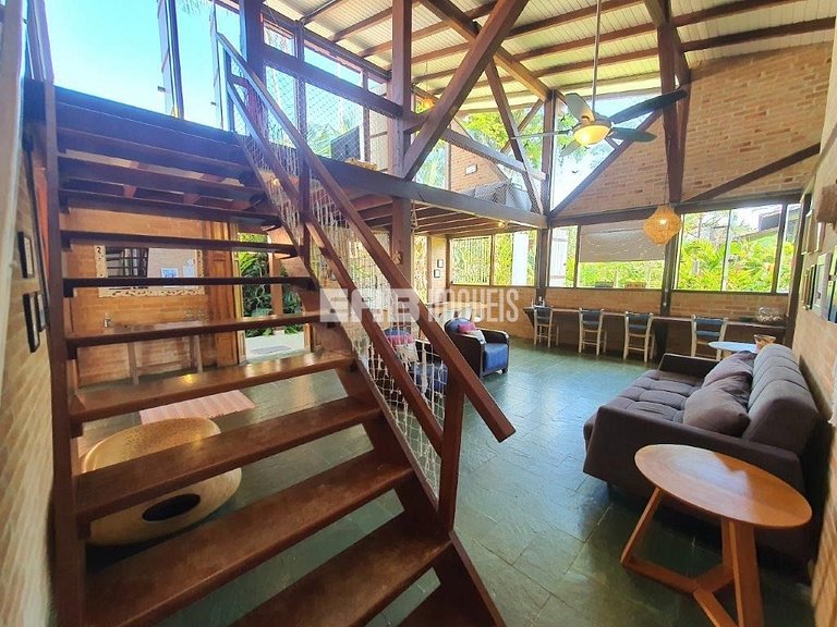 Casa para temporada, com piscina, a poucos metros da praia