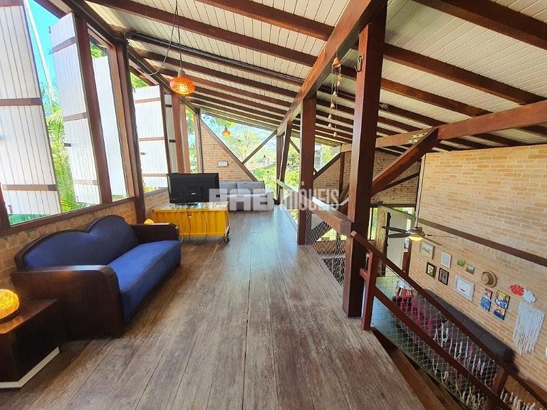 Casa para temporada, com piscina, a poucos metros da praia