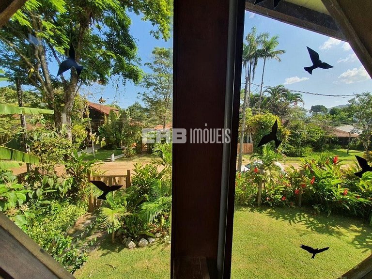 Casa para temporada, com piscina, a poucos metros da praia
