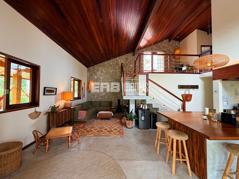 Casa com 4 dormitórios, a 180m da praia