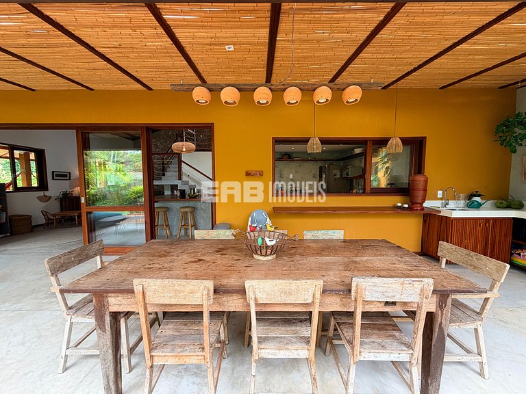 Casa com 4 dormitórios, a 180m da praia