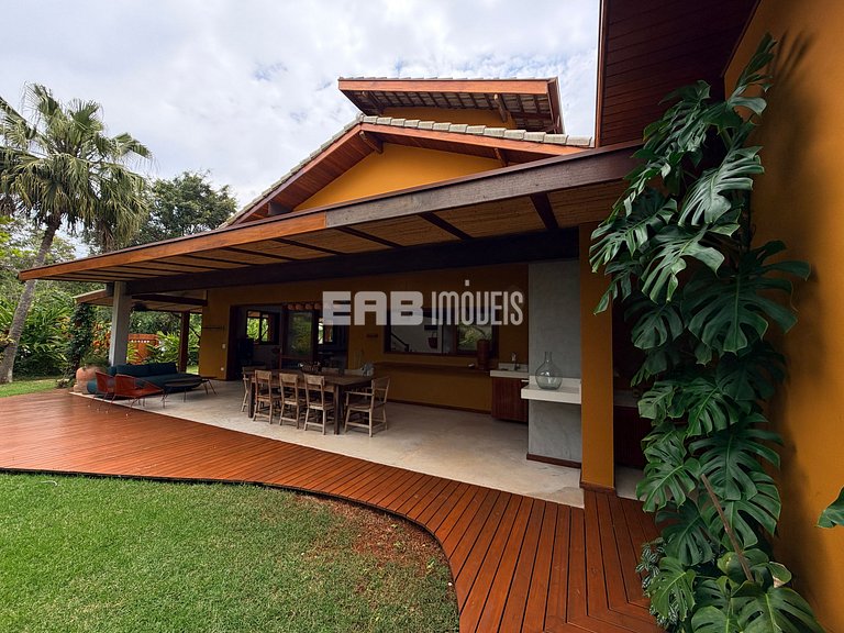 Casa com 4 dormitórios, a 180m da praia