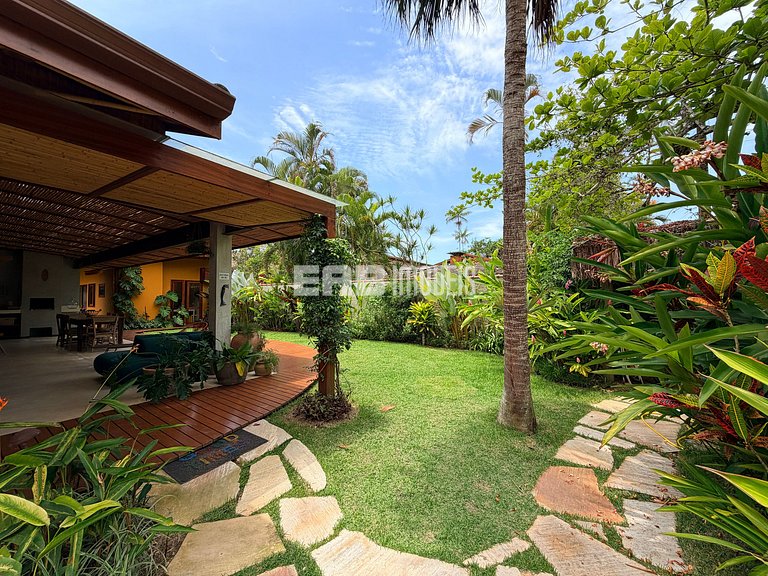 Casa com 4 dormitórios, a 180m da praia