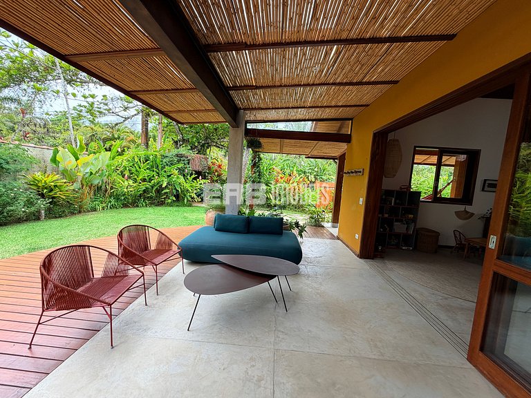 Casa com 4 dormitórios, a 180m da praia