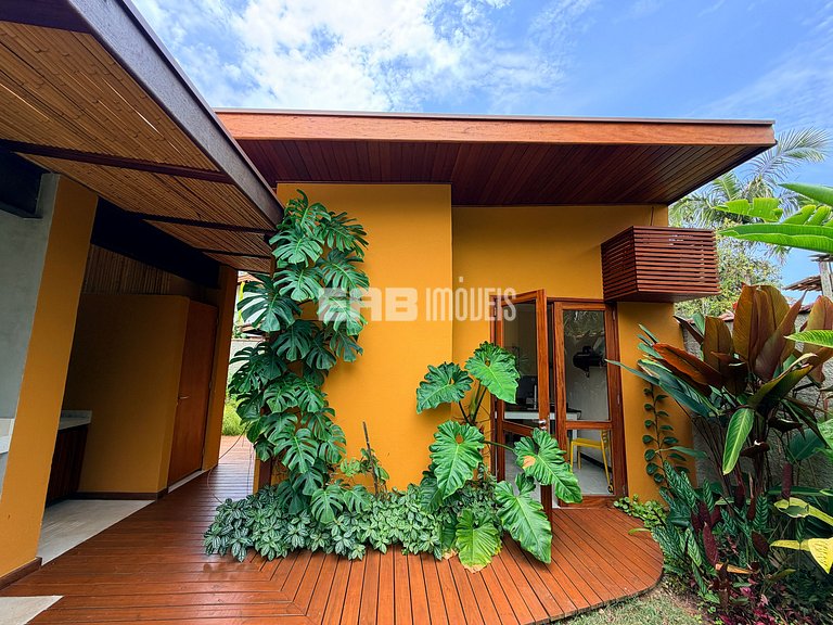 Casa com 4 dormitórios, a 180m da praia