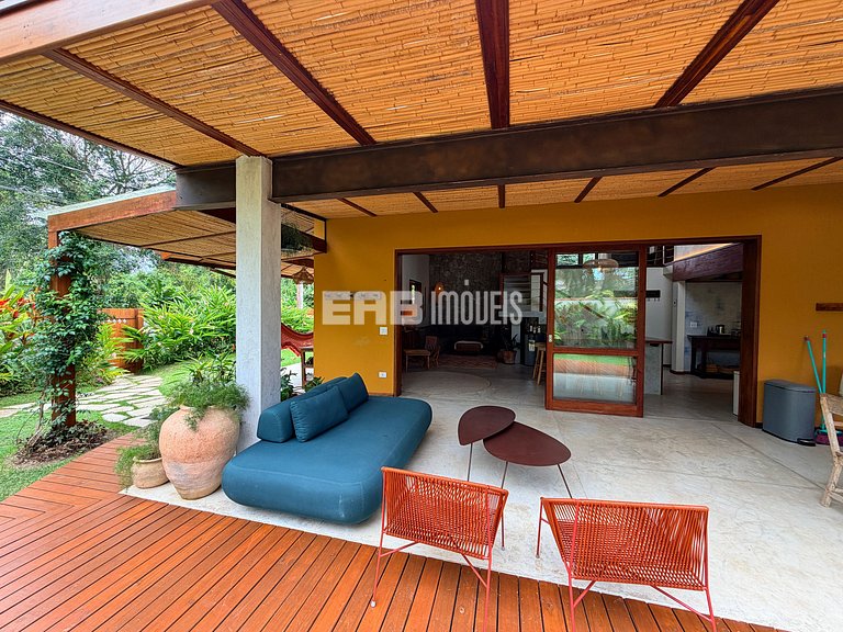 Casa com 4 dormitórios, a 180m da praia