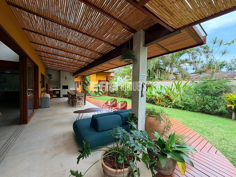 Casa com 4 dormitórios, a 180m da praia