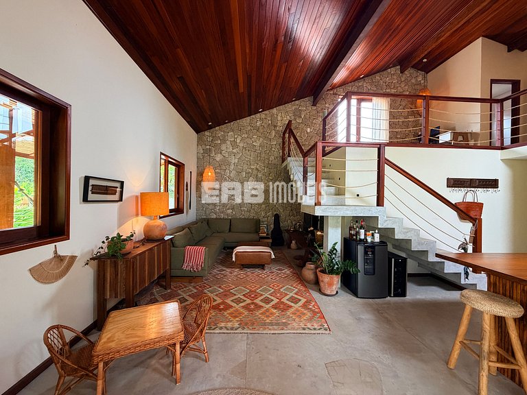 Casa com 4 dormitórios, a 180m da praia